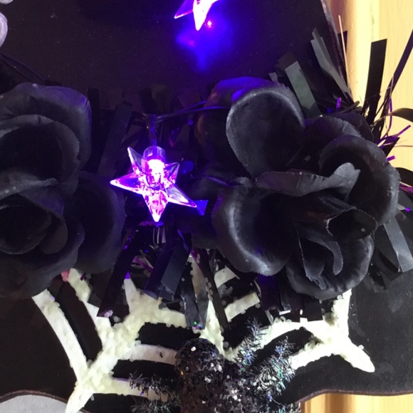 New Handcrafted The Witch is In/Out Wood Witch Hat Sign with Star lights - Picture 4 of 7